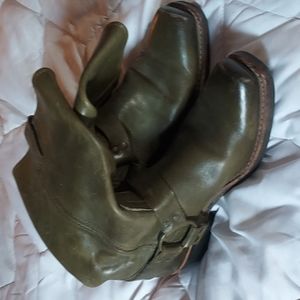Harness boots